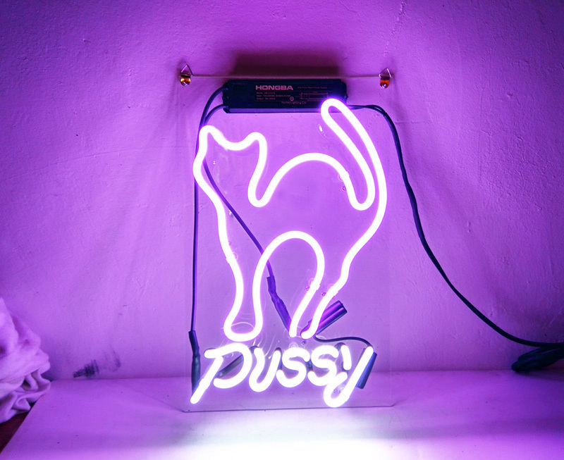 Pussy Sign 98