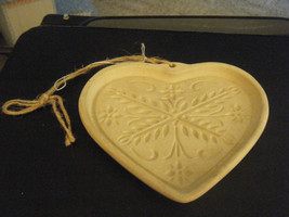 The Pampered Chef Family Heritage Stoneware 2000 Anniversary Heart Cooki... - $13.09