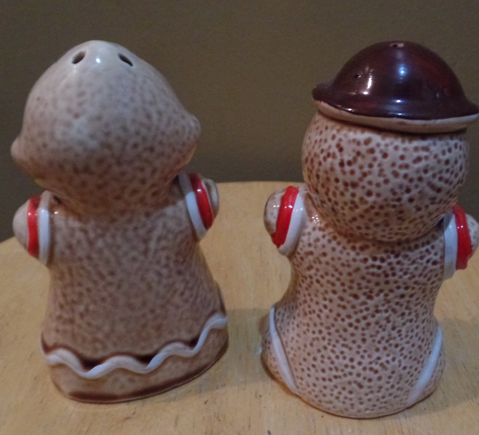 Vintage Ceramic GINGERBREAD Man & Woman Salt & Pepper SHAKERS Japan