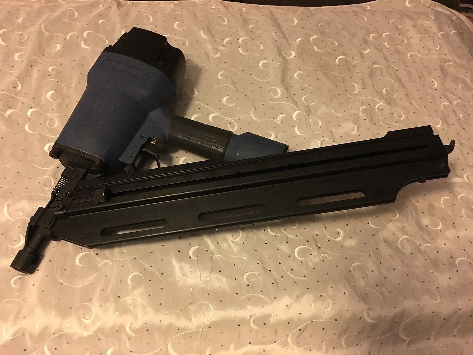 CENTRAL PNEUMATIC CONTRACTOR SERIES 28° FRAMING NAILER AIR POWER TOOL 8