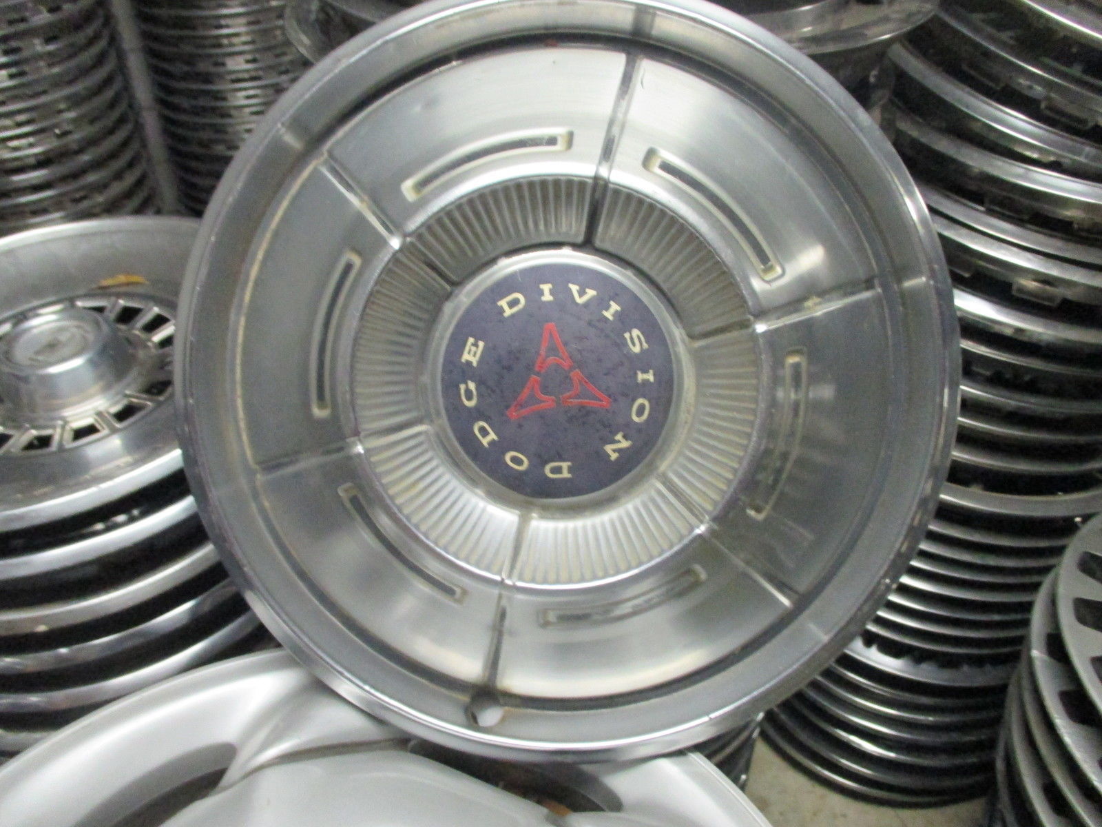 one 1970 to 1971 Dodge Dart Charger hubcap wheel cover Hub Caps