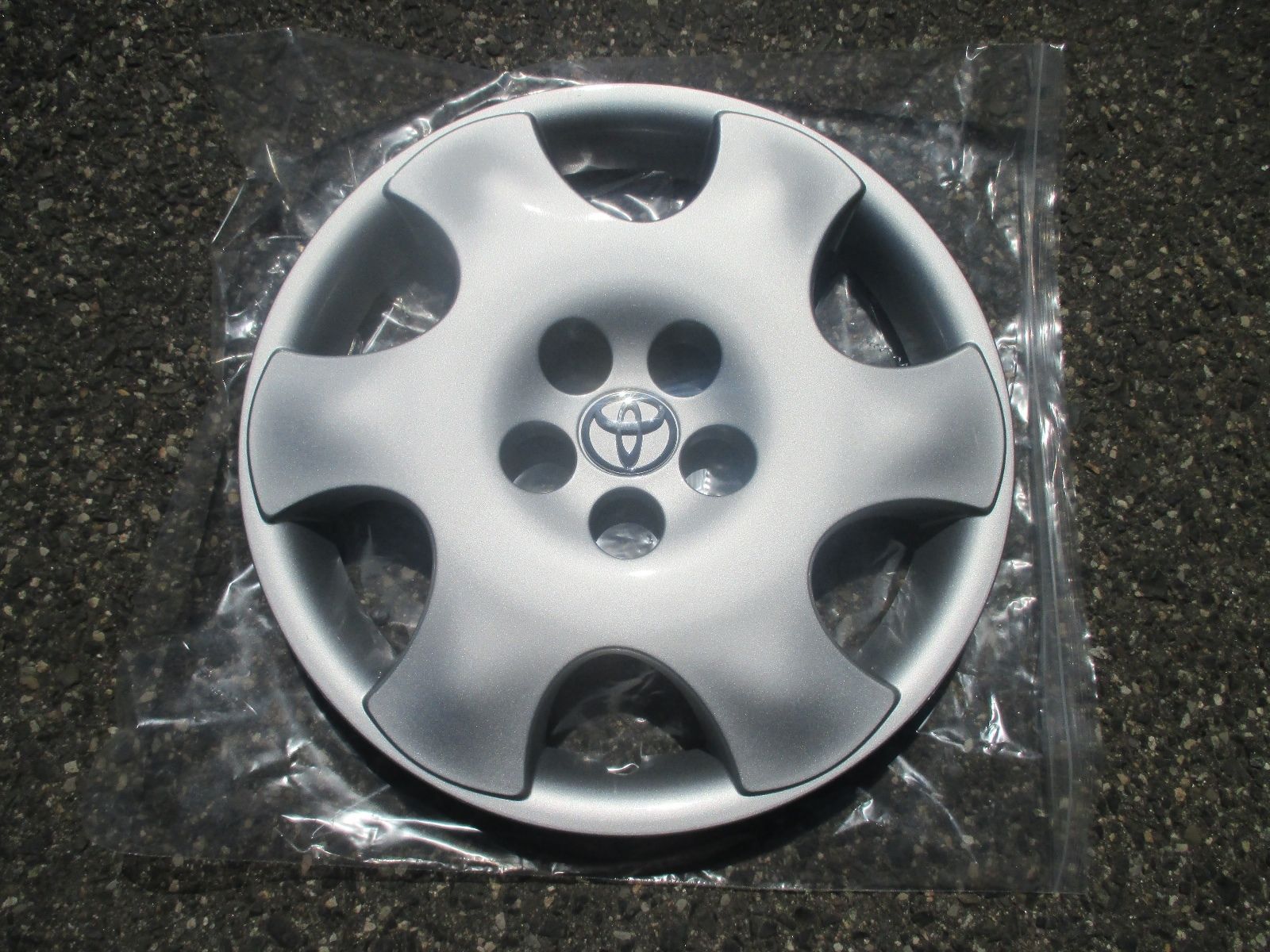 2004 corolla hubcaps