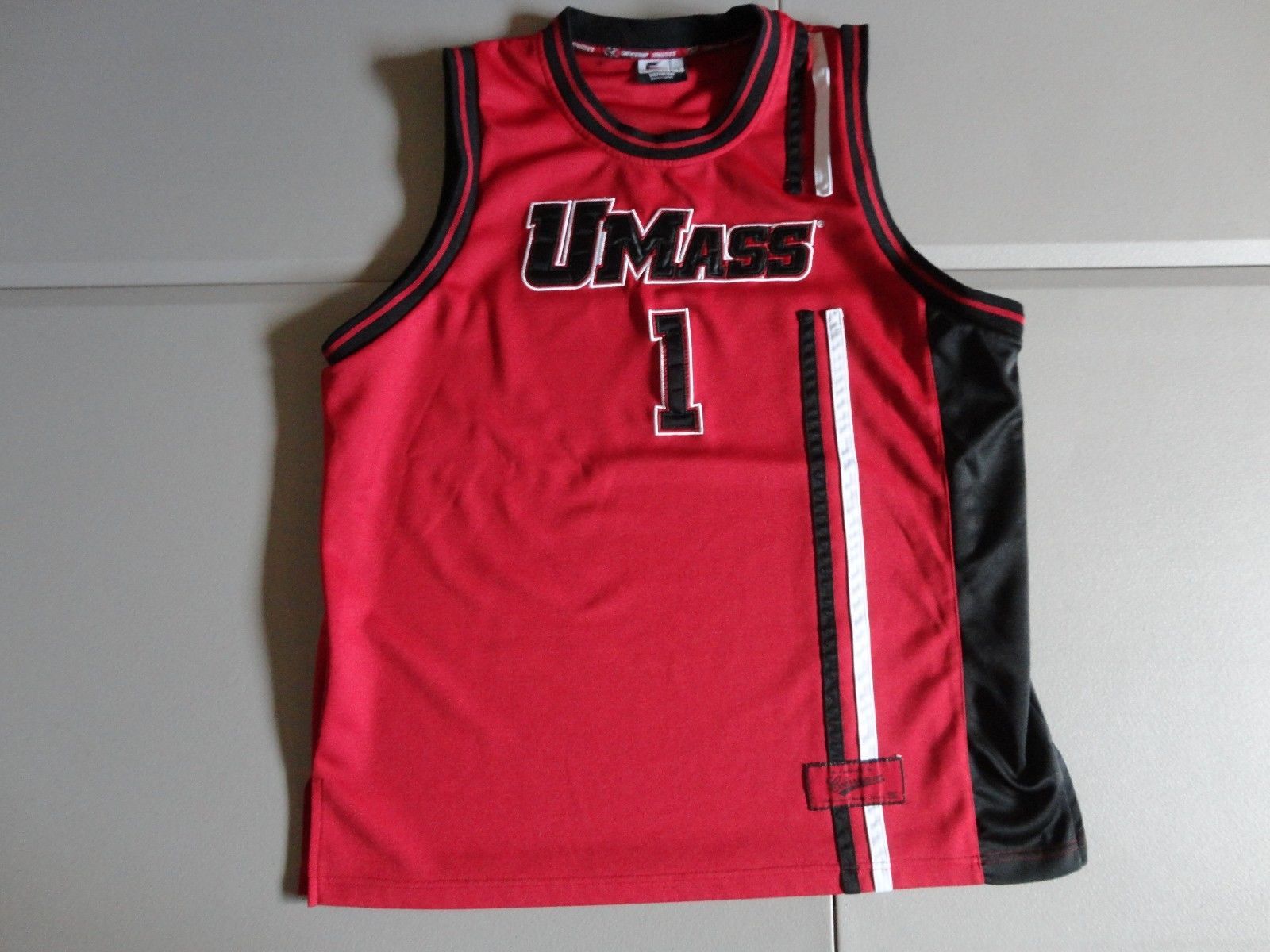 Primary image for Colosseum #1 UMASS Minutemen NCAA Basketball Jersey Youth XL (20)  Free US NICE