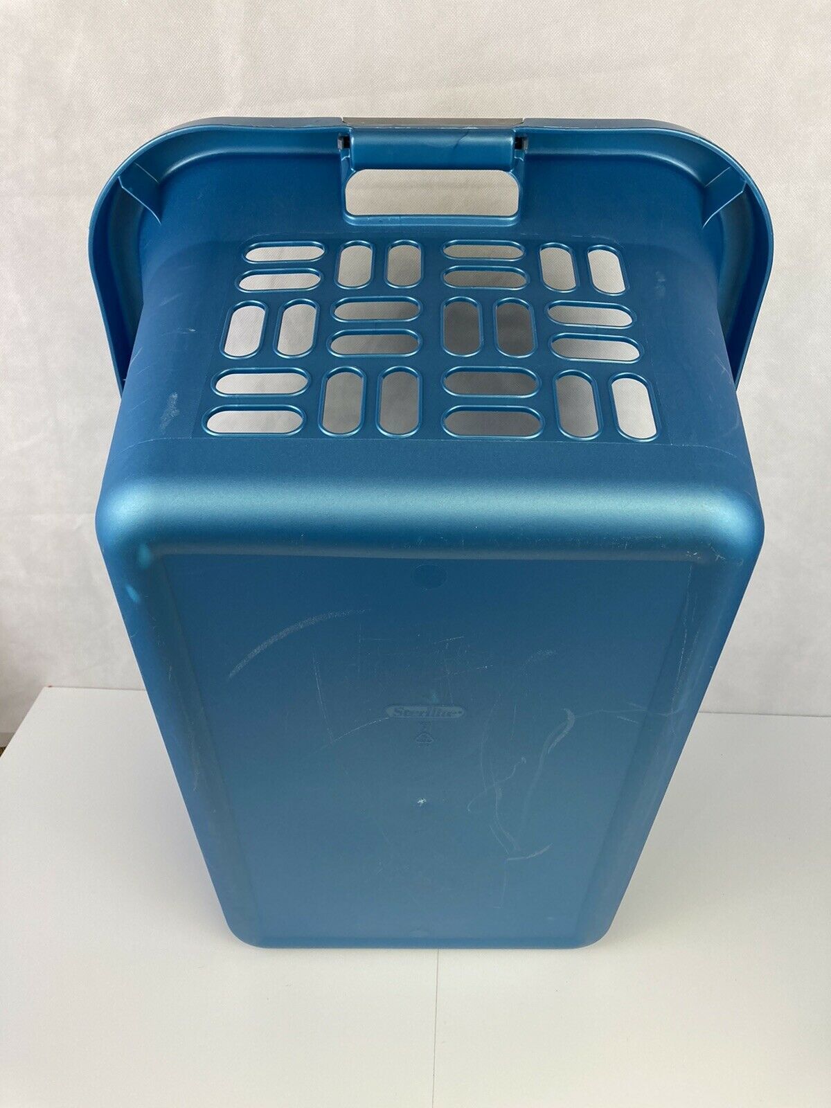 Sterilite 19" X 27" Dark Blue Rectangle Oversized 2 Bushel Laundry