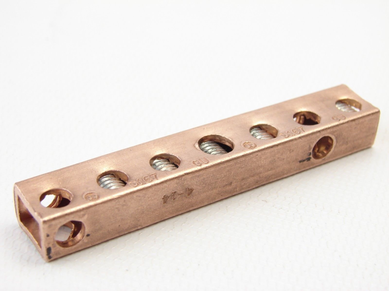 Ilsco D1674 Grounding Bar; 4 Circuit Tap, HighStrength Copper 146