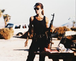 Linda Hamilton 16x20 Canvas In Vest Holding Machine Gun Sunglasses Terminator 2 - $69.99
