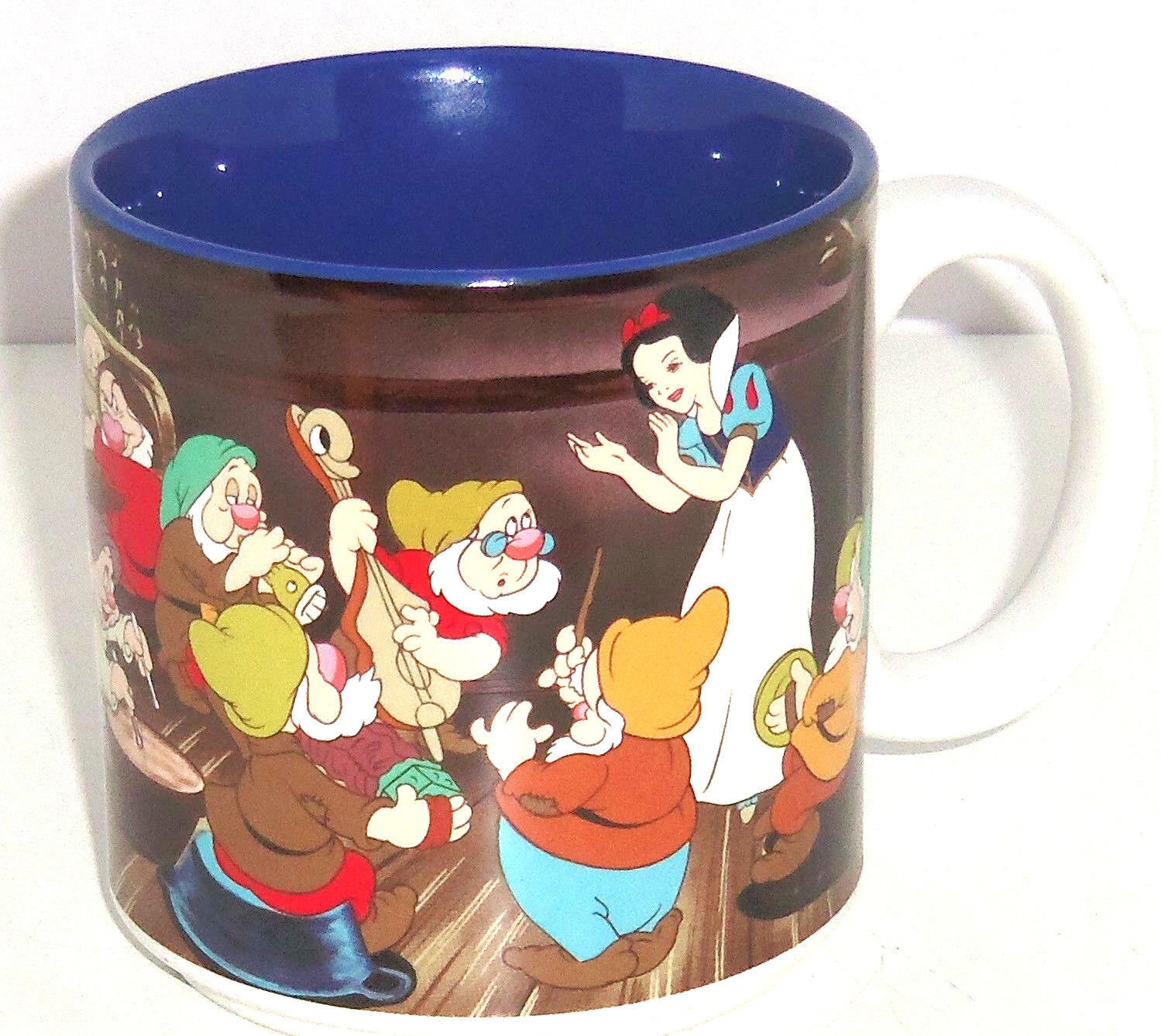 OFFICIAL DISNEY SNOW WHITE THE SEVEN DWARFS HAPPY MUG COFFEE CUP NEW IN GIFT BOX 