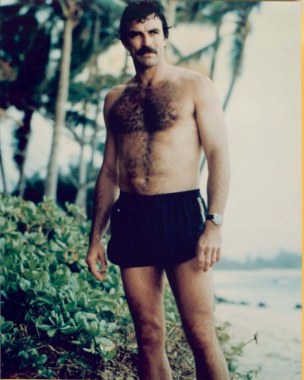 Show full-size image of Tom SELLECK Bare CHEST Short SWIMSUIT Org PHOTO D29...