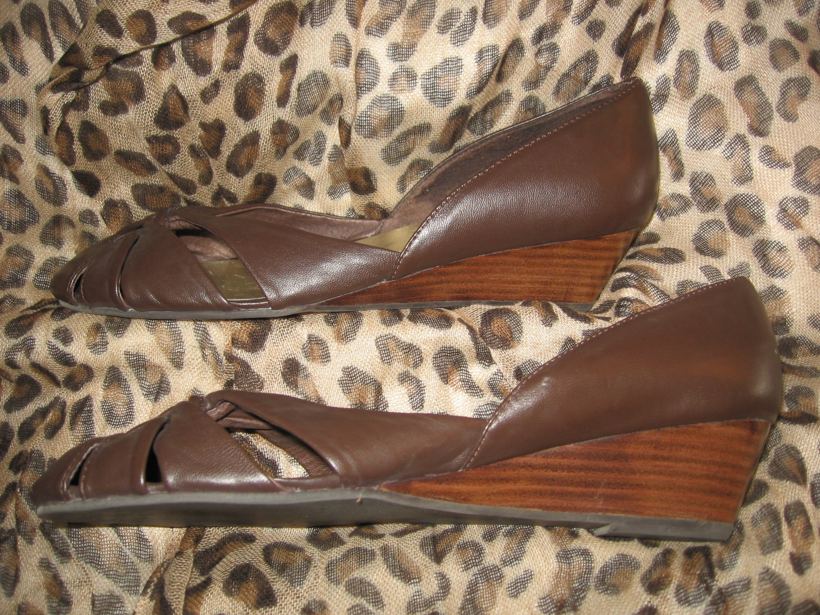 Vintage 1980s Steve Madden Brown Wooden Wedge Sandals Shoes 7 12b Flats And Oxfords 7789