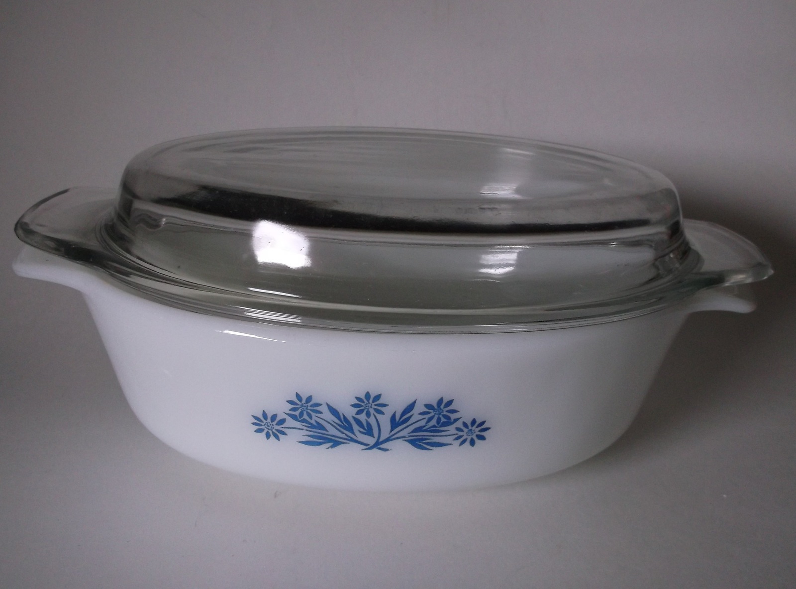 Anchor Hocking Blue Cornflower Oval Dish with Lid 1.5 Qt. 433 Clear