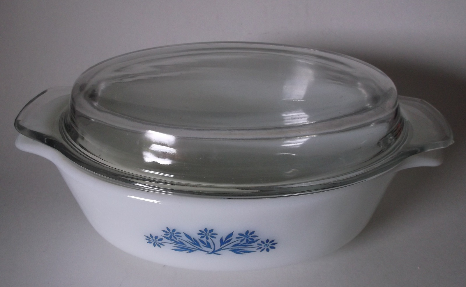 Anchor Hocking Blue Cornflower Oval Dish with Lid 1.5 Qt. 433 Clear