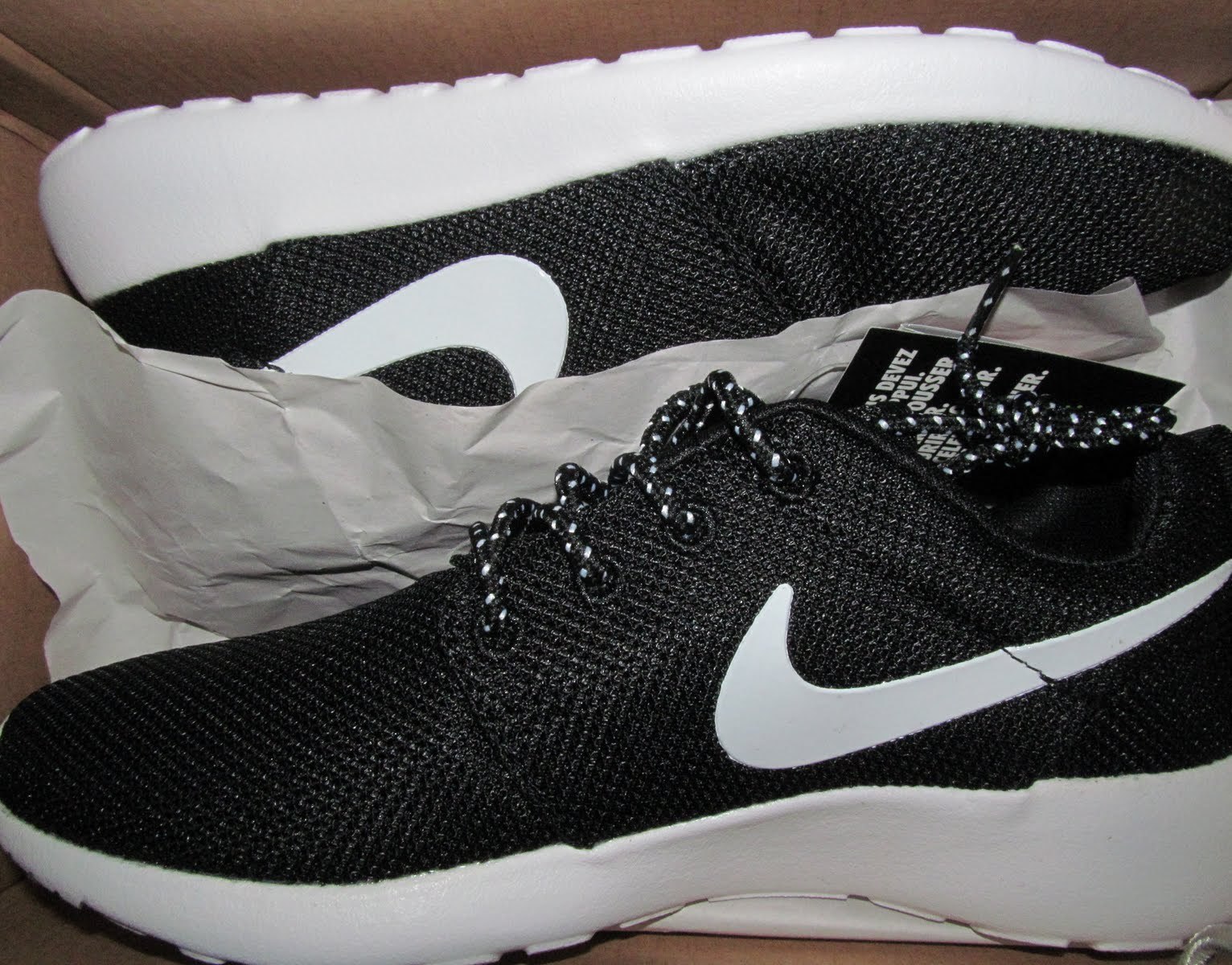 nike roshe 1 black and white