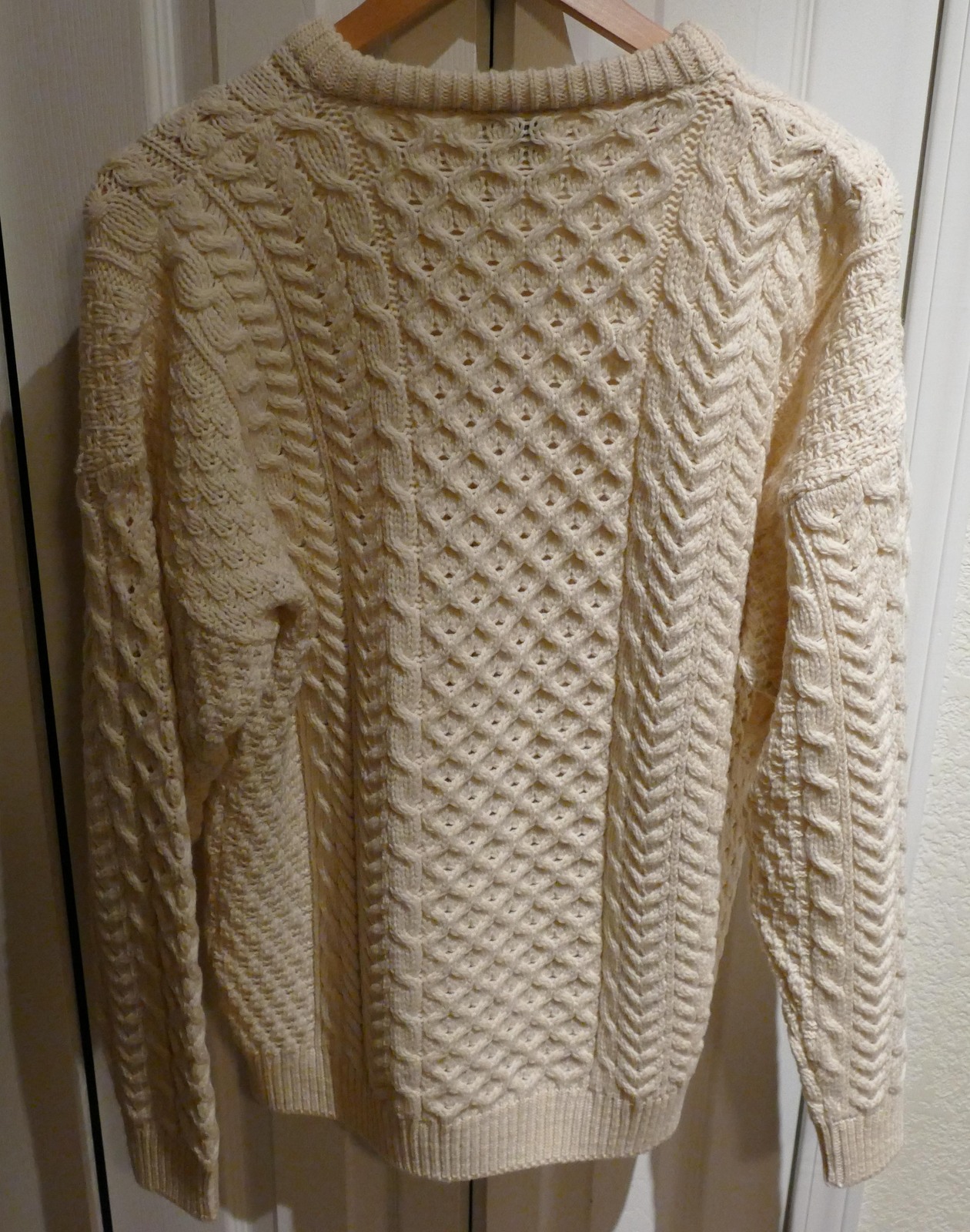 Aran Isles Knitwear Made in Ireland 100% Merino Wool Sweater Beautiful ...