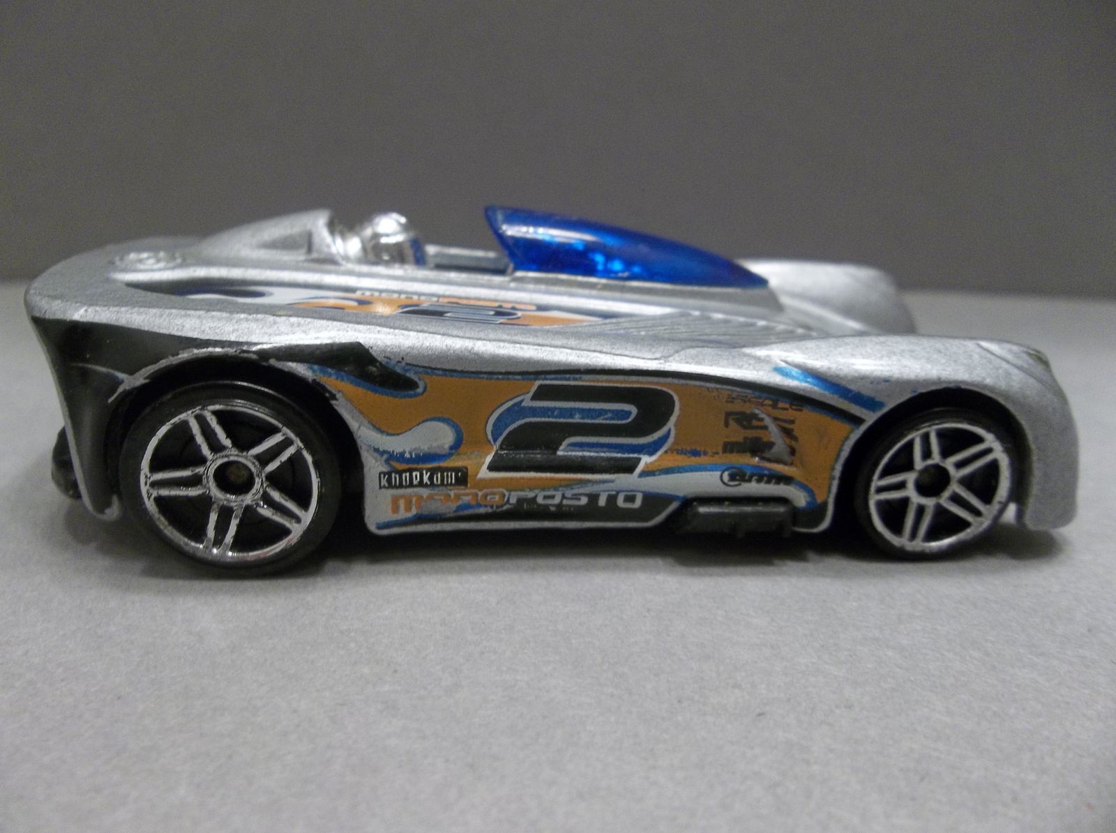 Hot Wheels 2000 Monoposto #2 Silver Diecast Car - Contemporary Manufacture