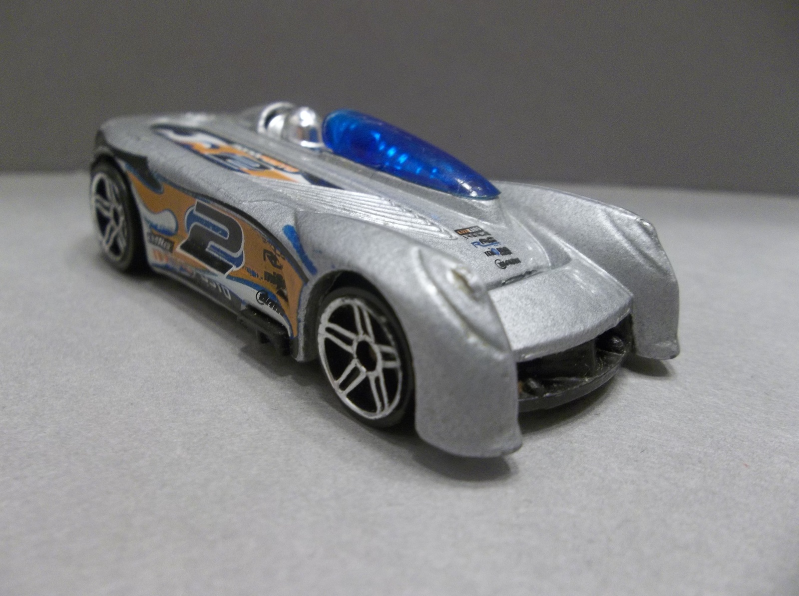 Hot Wheels 2000 Monoposto #2 Silver Diecast Car - Contemporary Manufacture