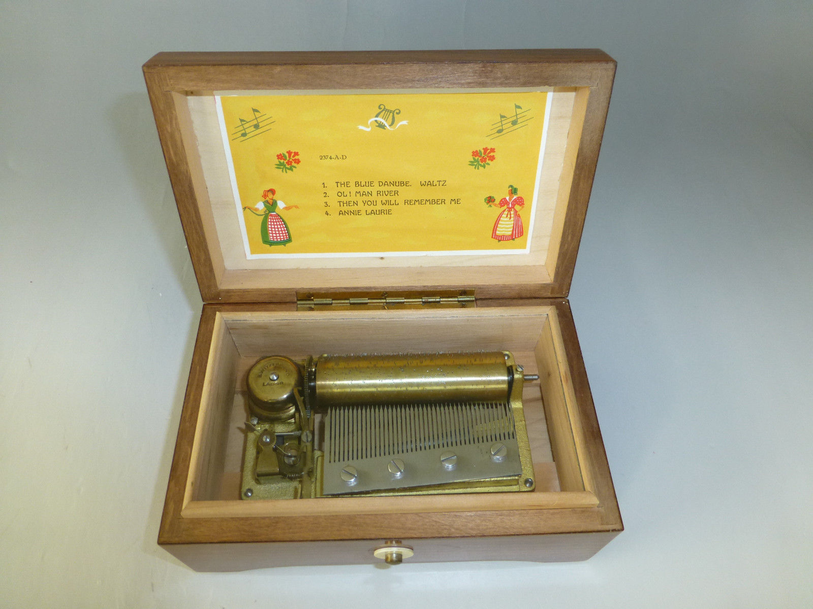 VINTAGE LADOR PRE REUGE SWISS MUSIC BOX TABATIERE PLAY 4 SONGS (WATCH