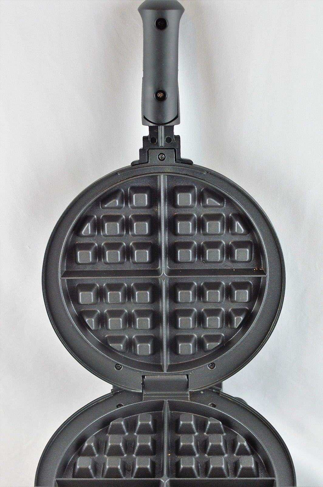 Bella Rotating Non-Stick Waffle Maker TSK-2126BW - Waffle Makers