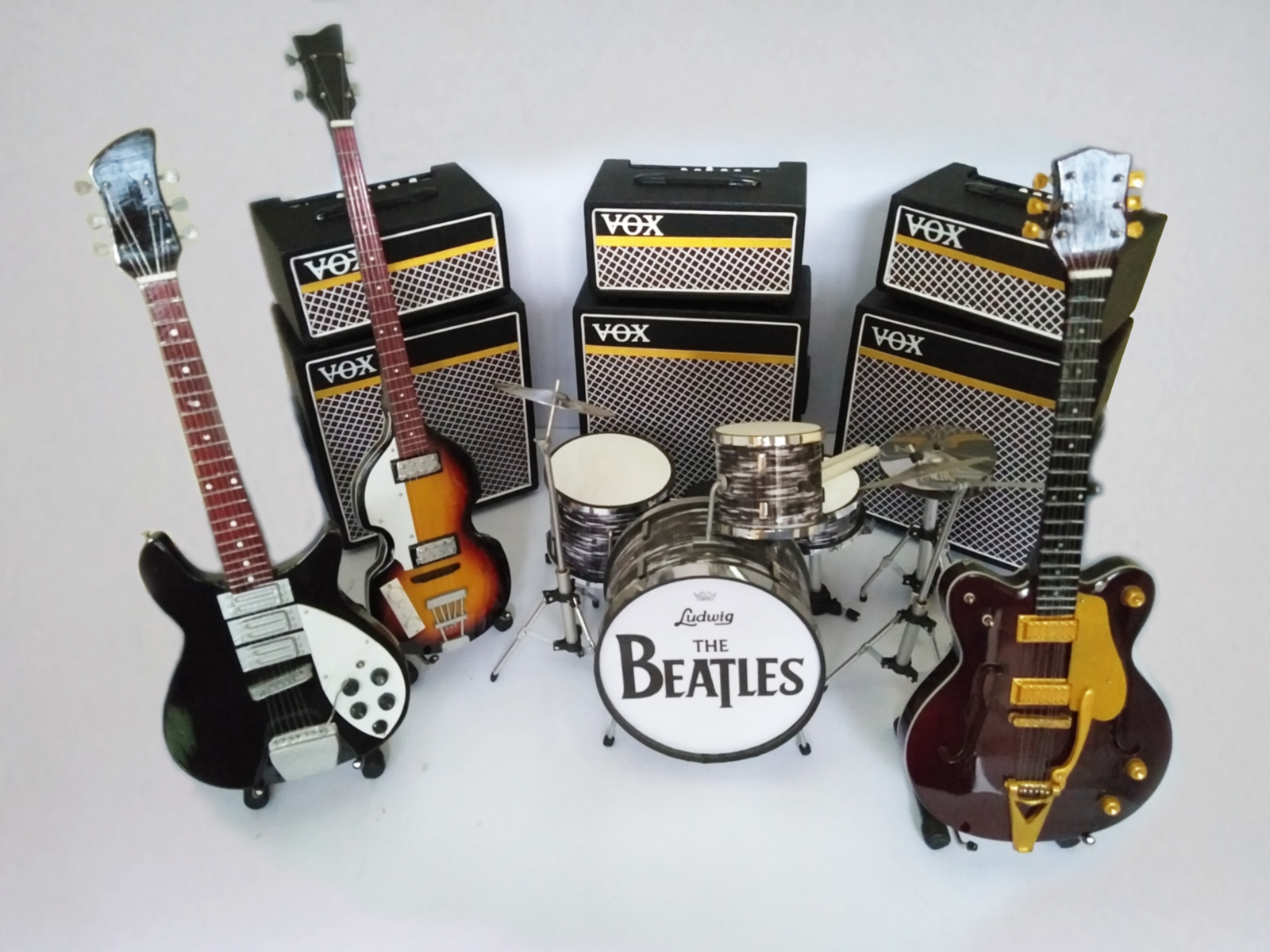 Ultimate Miniature Guitar Bass And Drum Set The Beatles With Amps Miniatures 9295