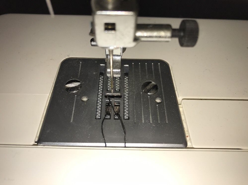 Brother XL 5232 Zigzag Sewing Machine Without Pedal Foot Cord Sewing