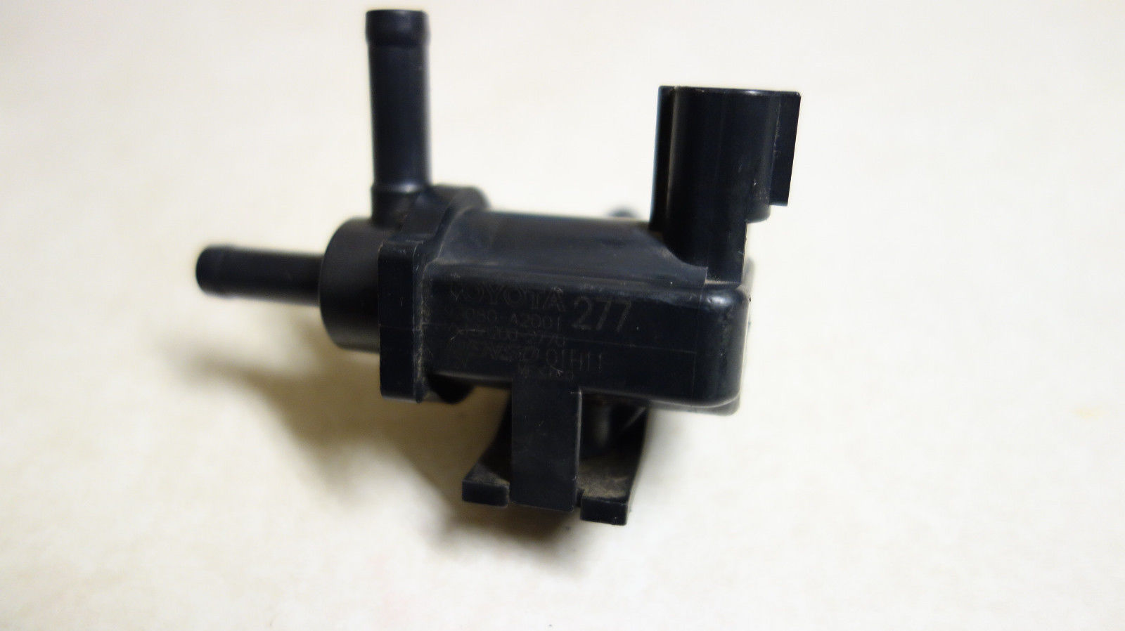 toyota connector vvs vss vacuum valve switch solenoid speed sensor oem a370