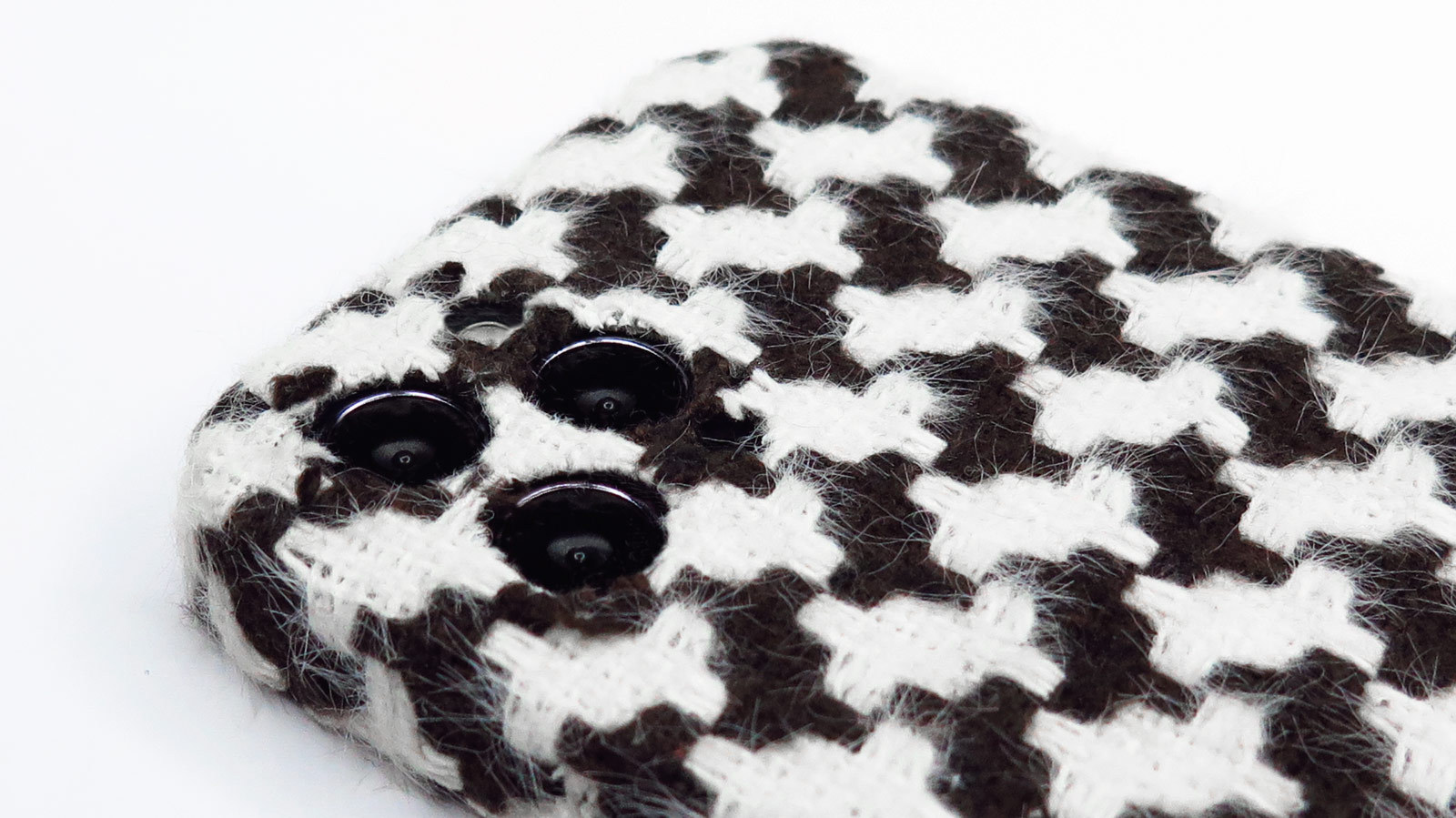 Fall Winter 21 Fashionable Pattern Mohair Mounted iPhone 12 (s) Case Black/White