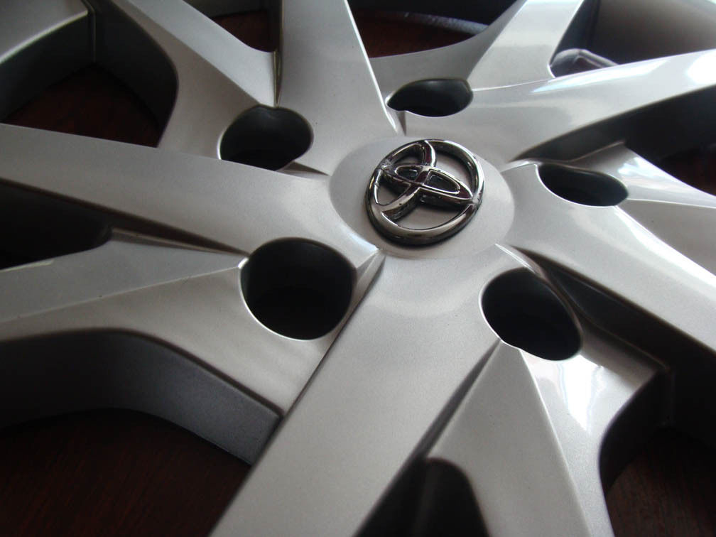 Genuine Toyota Prius V hub cap 2012 2013 2014 2015 Wheel cover Hubcap Hub Caps