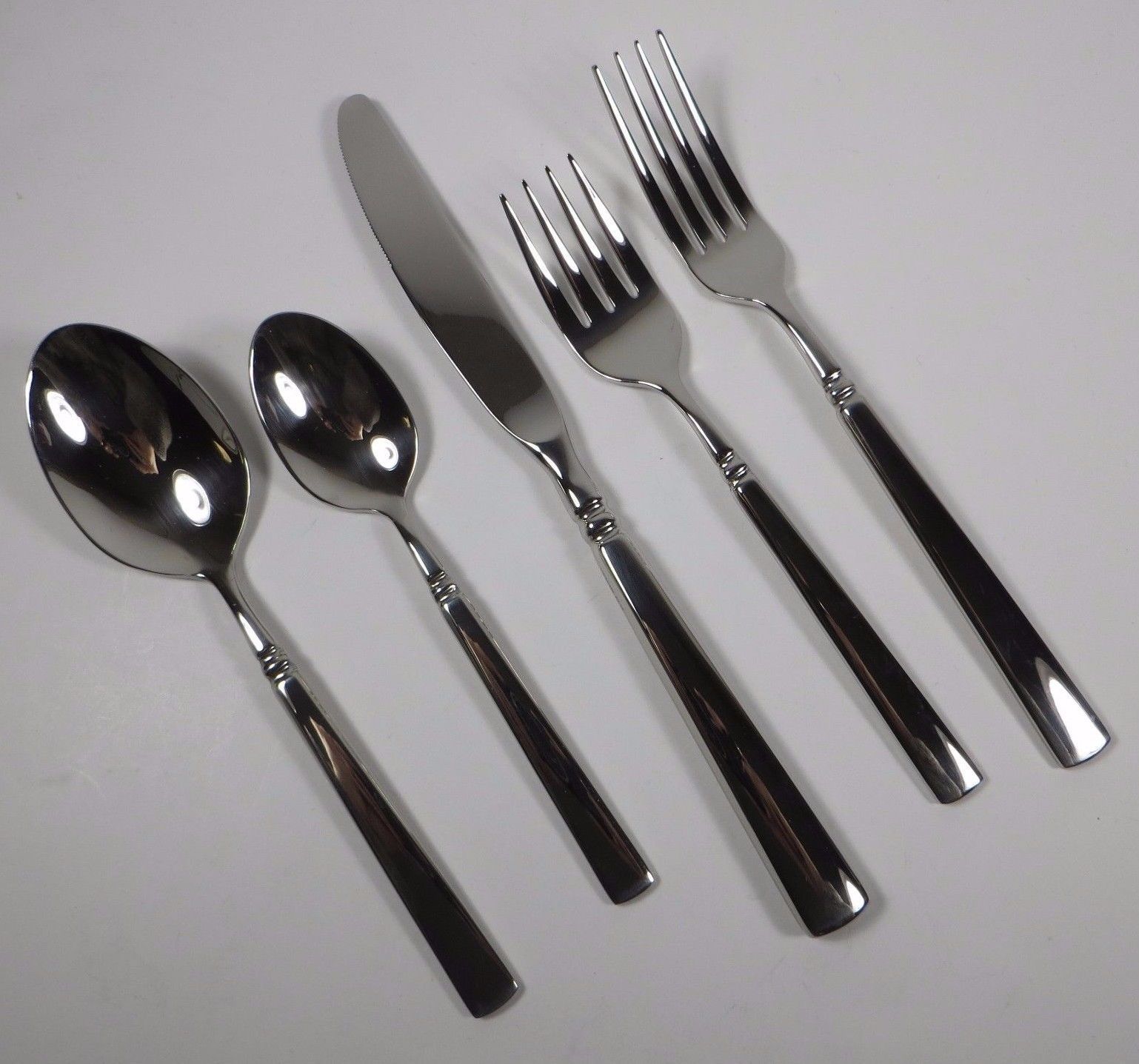 5 pc Set Oneida EASTON Stainless Flatware Glossy New in Box Flatware