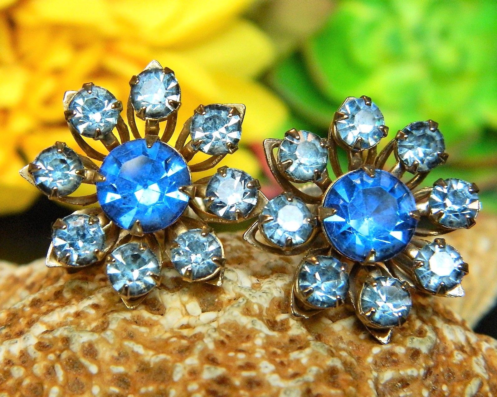 Vintage screw back rhinestone earrings