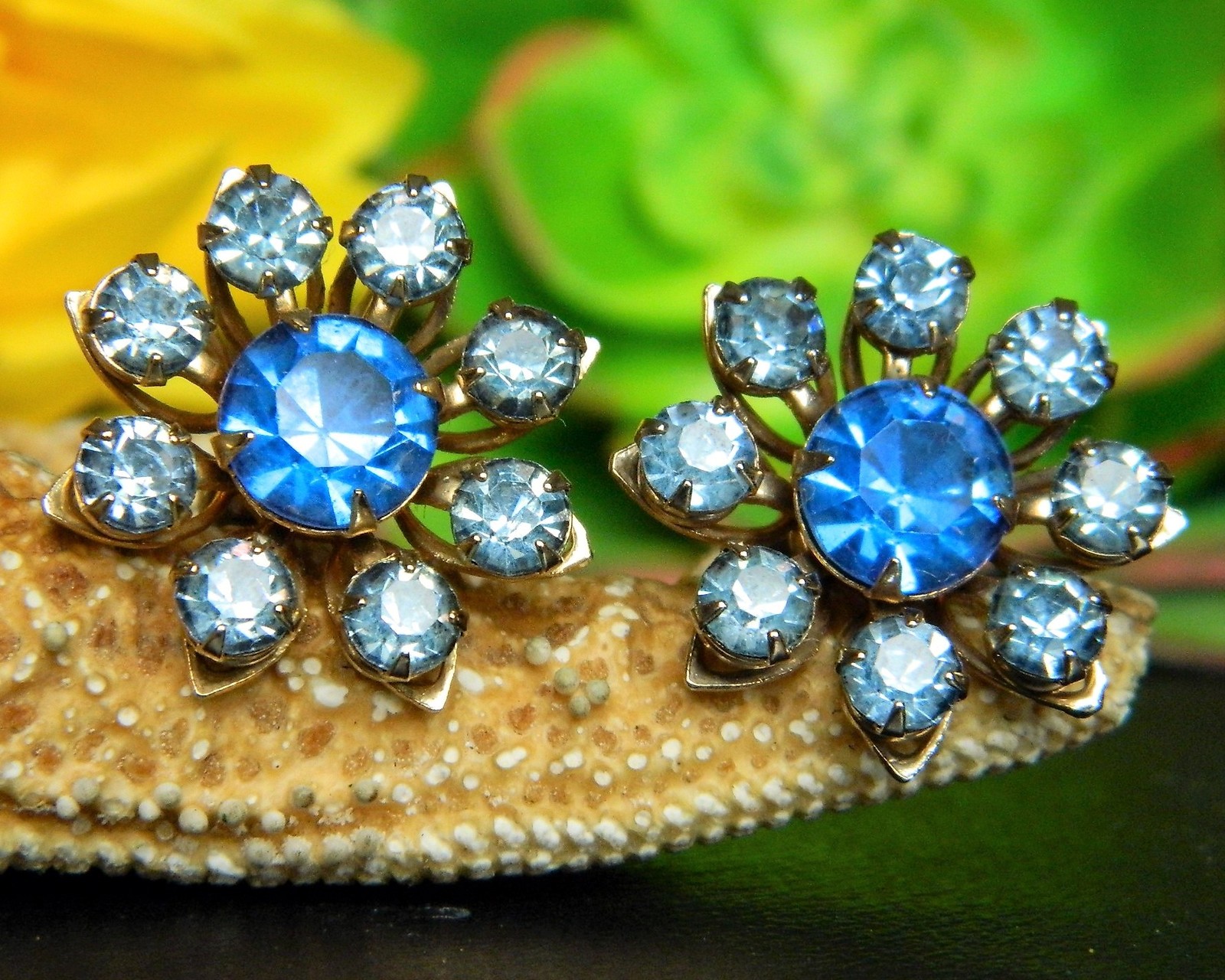 Vintage Blue Rhinestones Petals Flower Daisy Earrings Screw Back