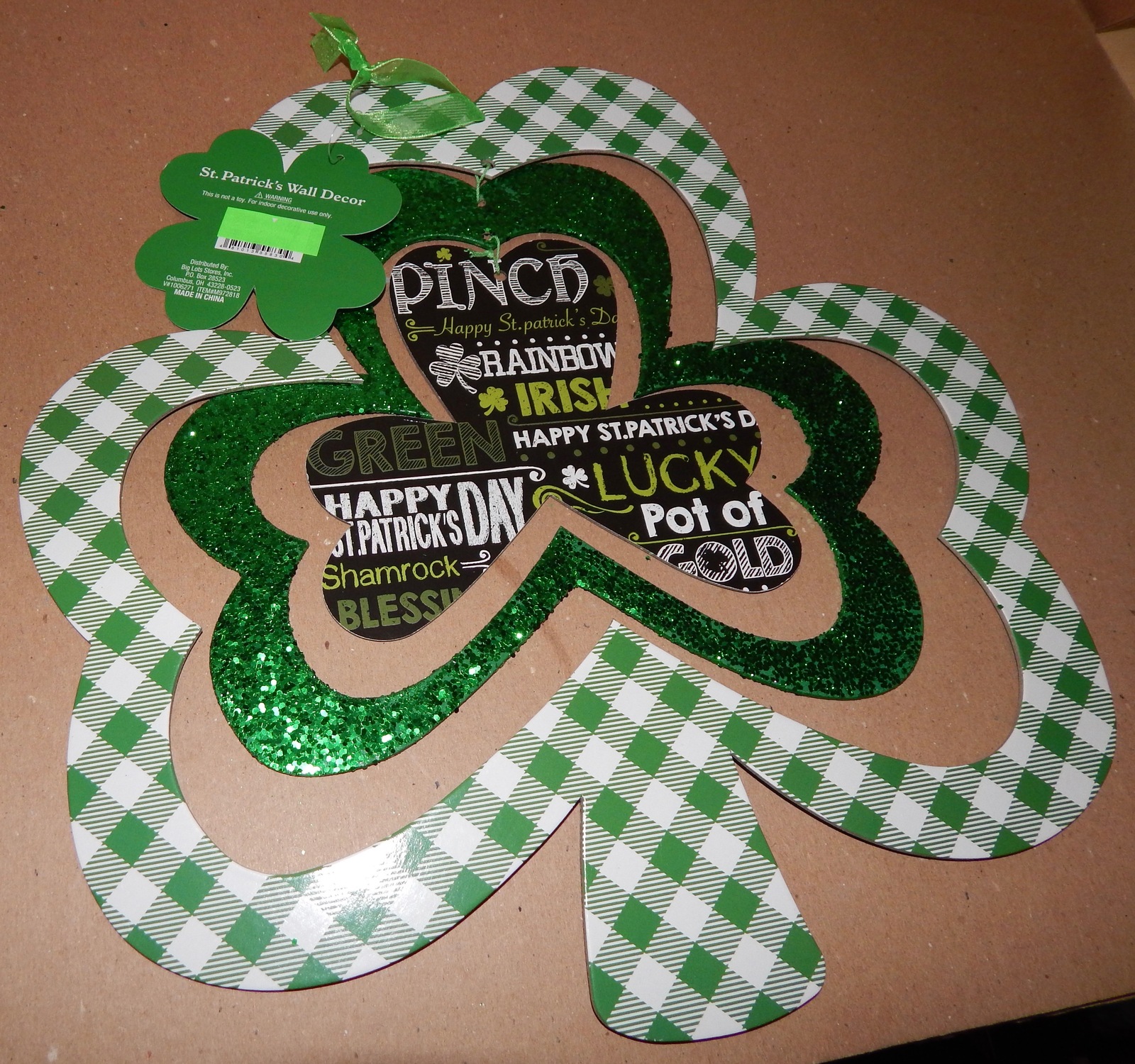 NWT Happy St Patricks Day Glitter WELCOME Shamrock Hanging Home Wall Decor Sign 