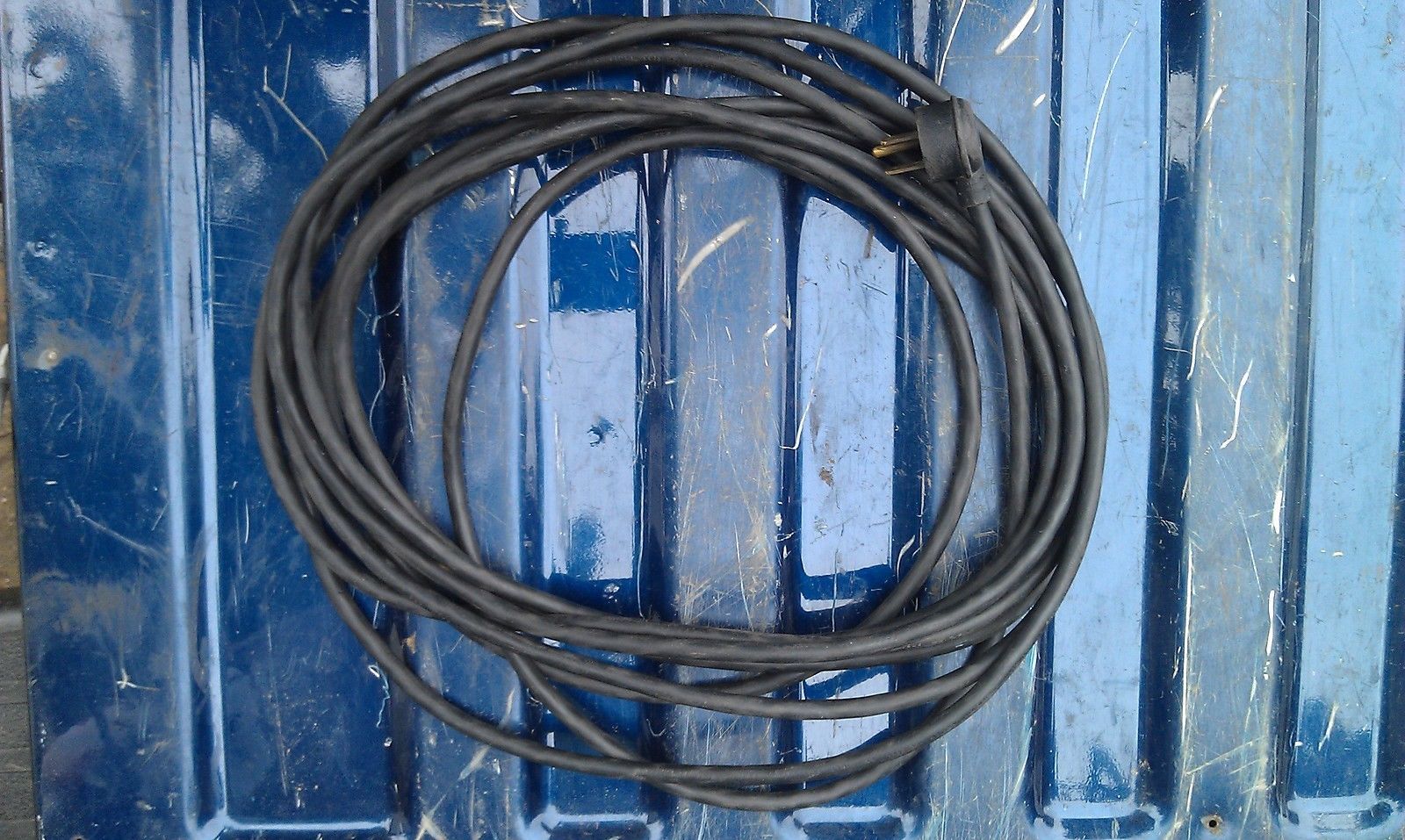 8JJ48        24' LEAD CORD WITH DOUBLE 90 DEGREE HEAD, 16/3, VERY GOOD CONDITION - $12.09