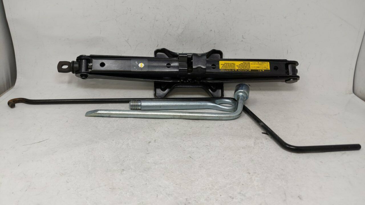 2004 Toyota Highlander Spare Scissor Car Jack 50924 - Other