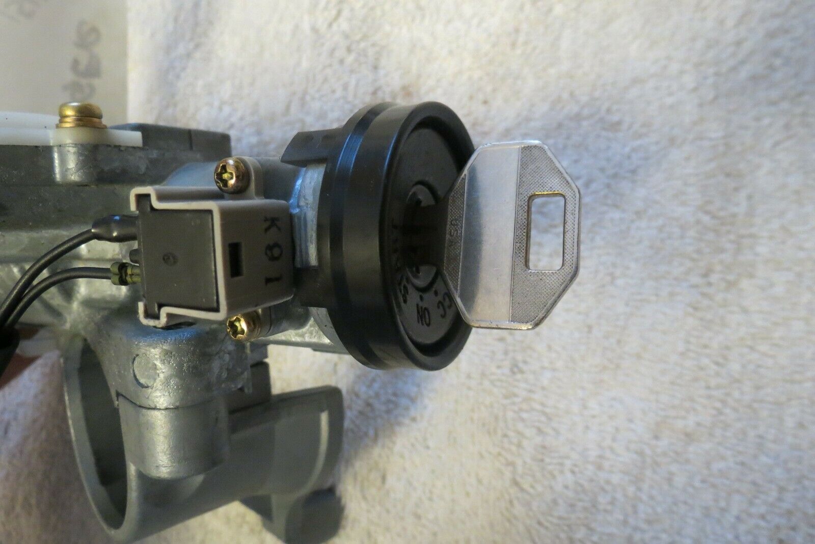 99 00 1999 2000 Dodge Avenger Ignition Switch with Key OEM 1541I Car