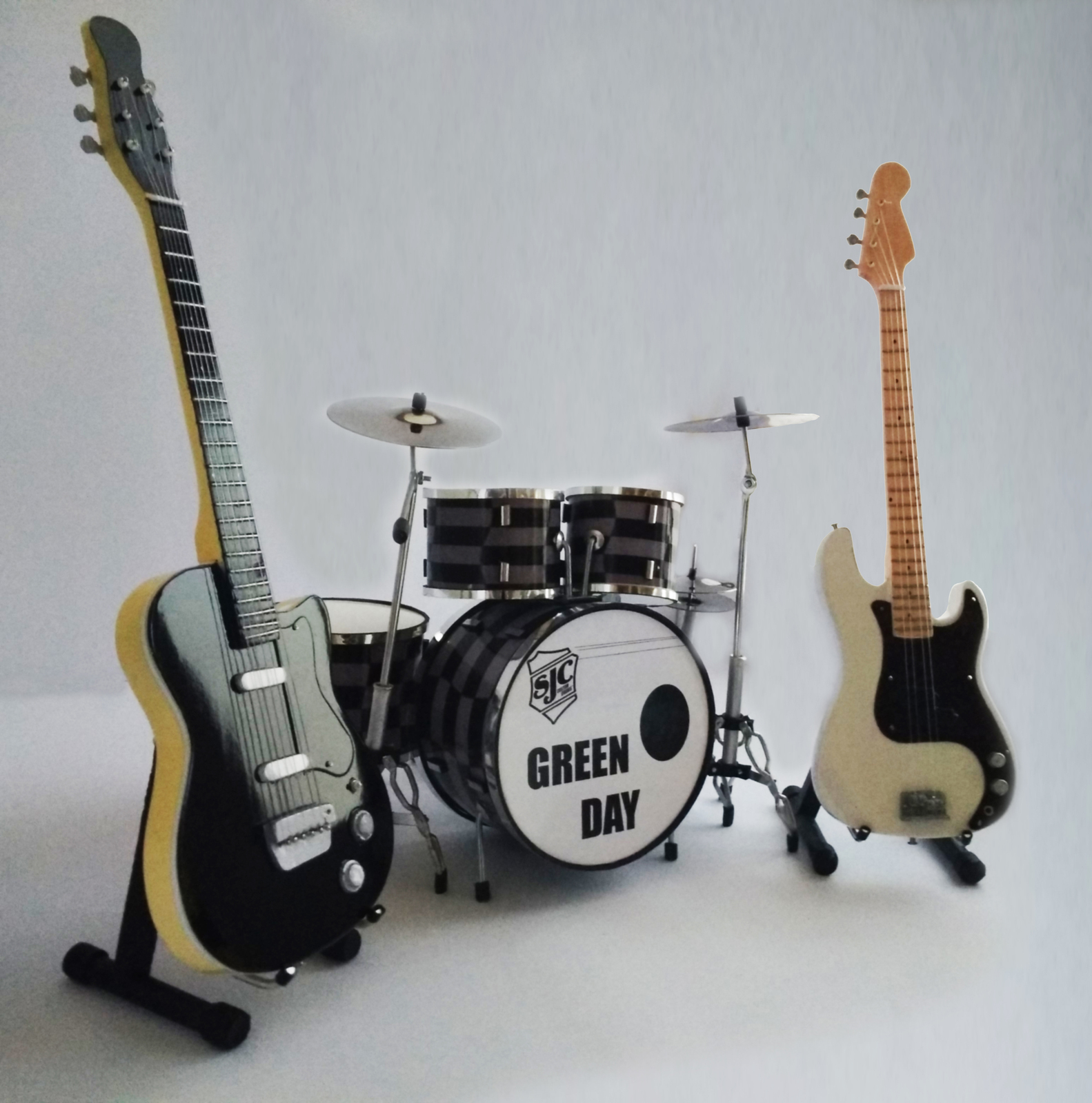 Complete Miniature Guitar Bass And Drum Set Green Day Band Miniatures 2159