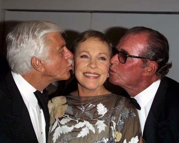 Dick Van Dyke & James Garner kiss Julie Andrews on her cheeks 2001 8x10 photo