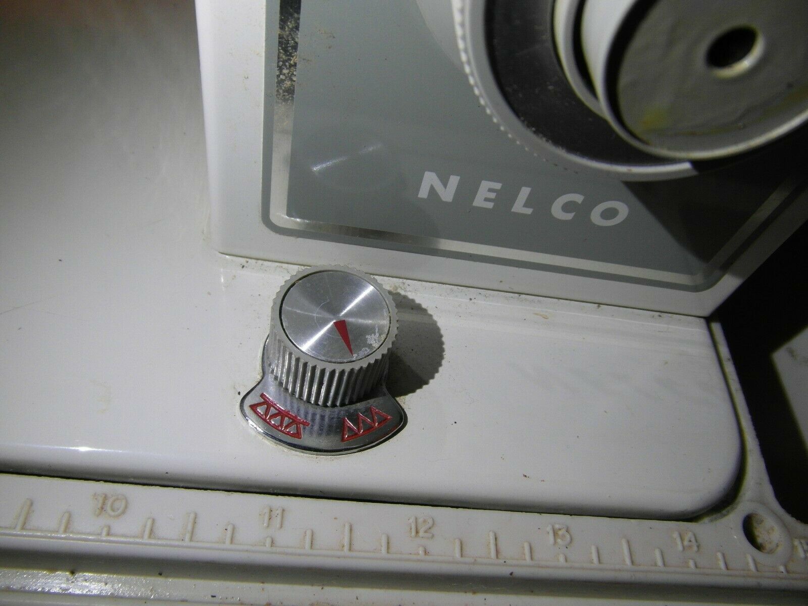 Vintage Nelco ZIG ZAG Sewing Machine L605 w/ Hard Cover Pedal & Extra