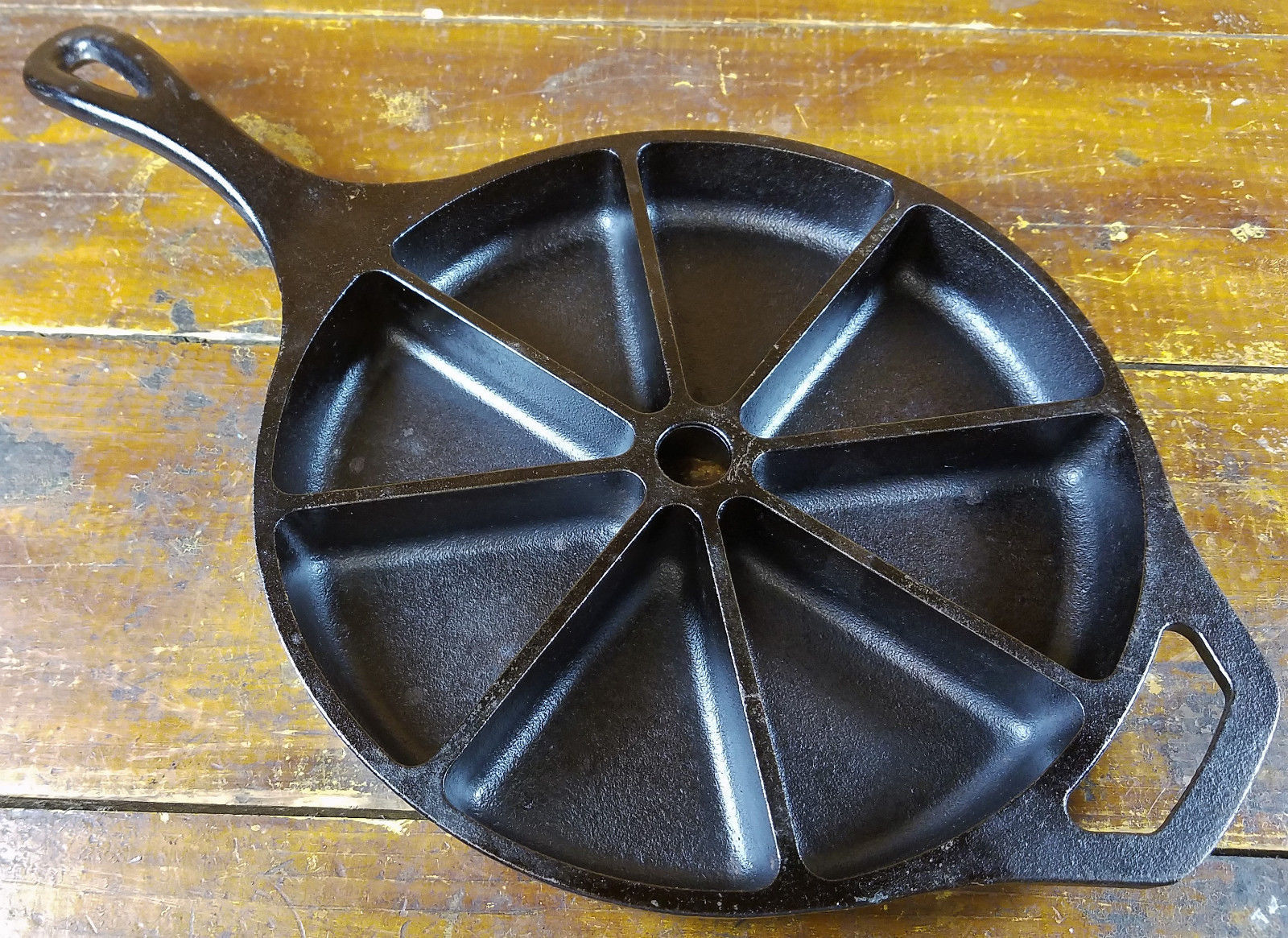 Cracker Barrel Old Country Store Divided Cornbread Slice Lodge Cast Iron Skillet Cast Iron 