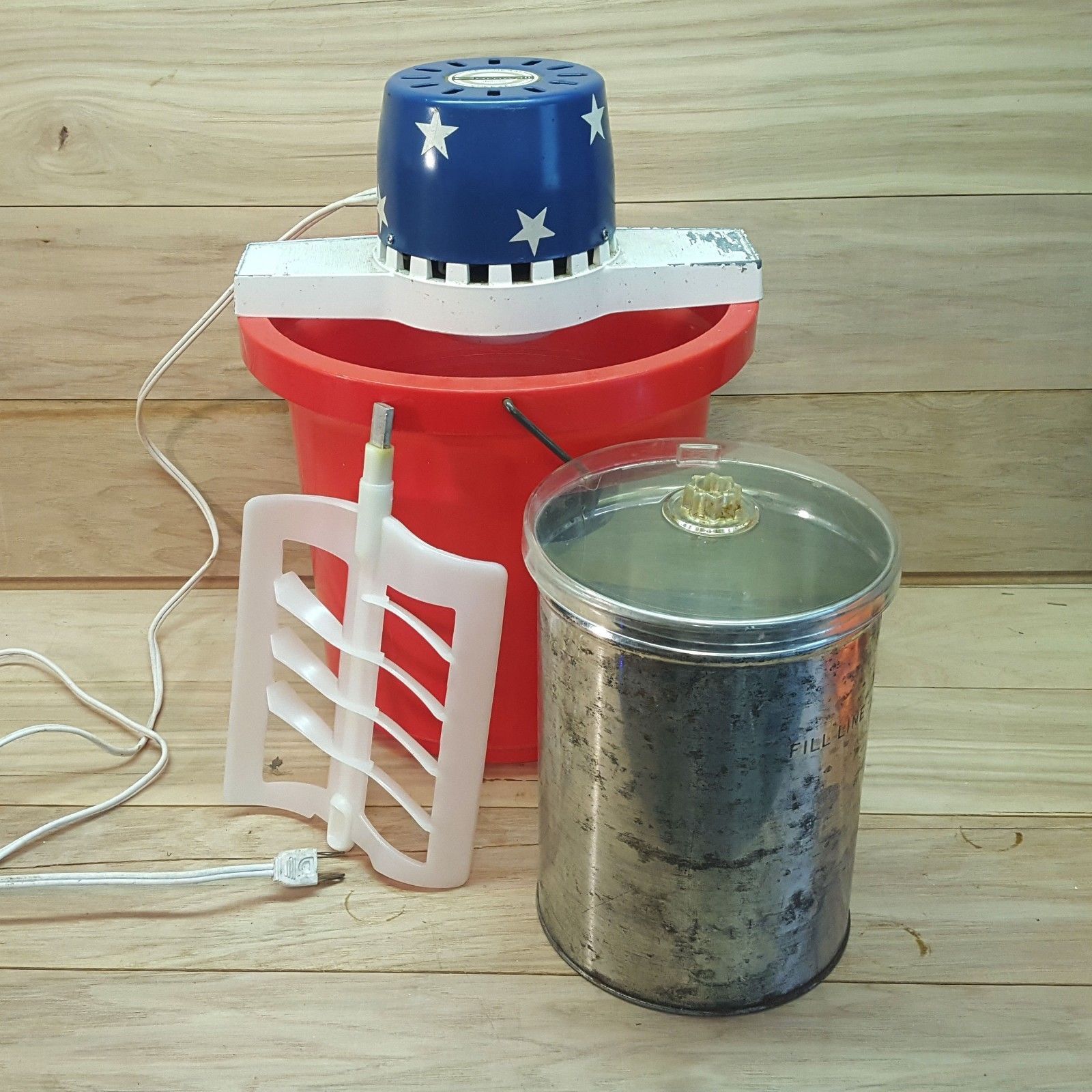 Vintage Cornwall Electric Ice Cream Freezer Maker 4Qt Quart Red White