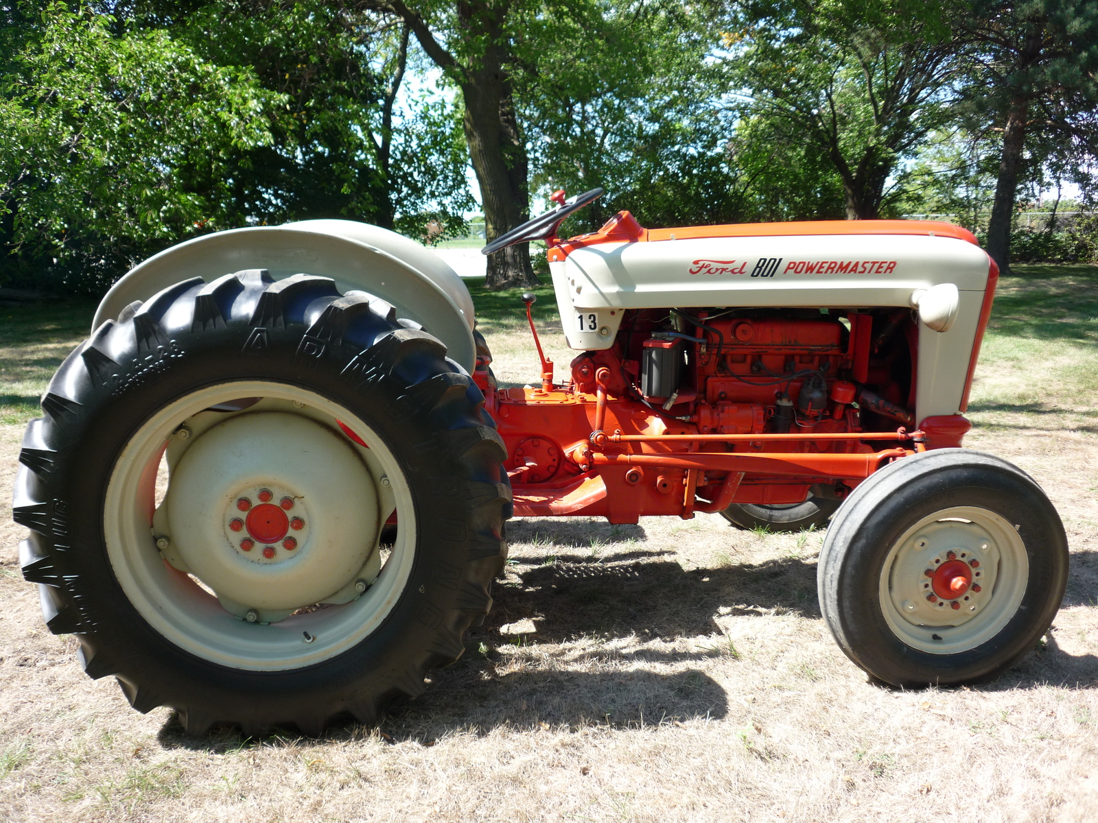 1957 Ford 801 Powermaster Tractor - Heavy Equipment