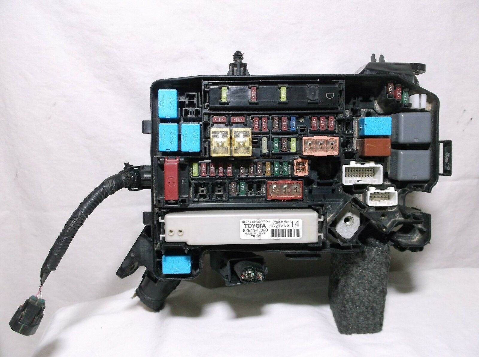 12131415 TOYOTA PRIUS/ 1.8L/ ENGINE BAY/ FUSE/ RELAY/ BOX Switches / Controls