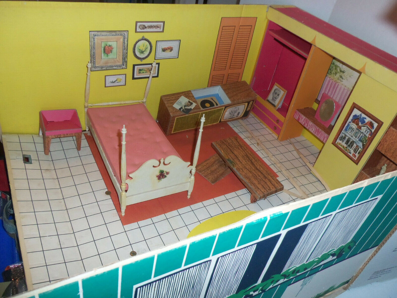 Vintage Original 1962 Barbie Fold Out Cardboard DREAM HOUSE by Mattel
