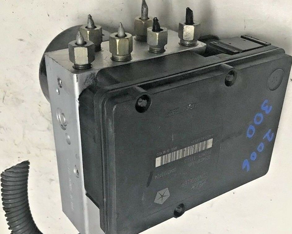 2006 Chrysler 300 5.7 V8 ABS Anti Lock Brake Pump Module 00401231C4