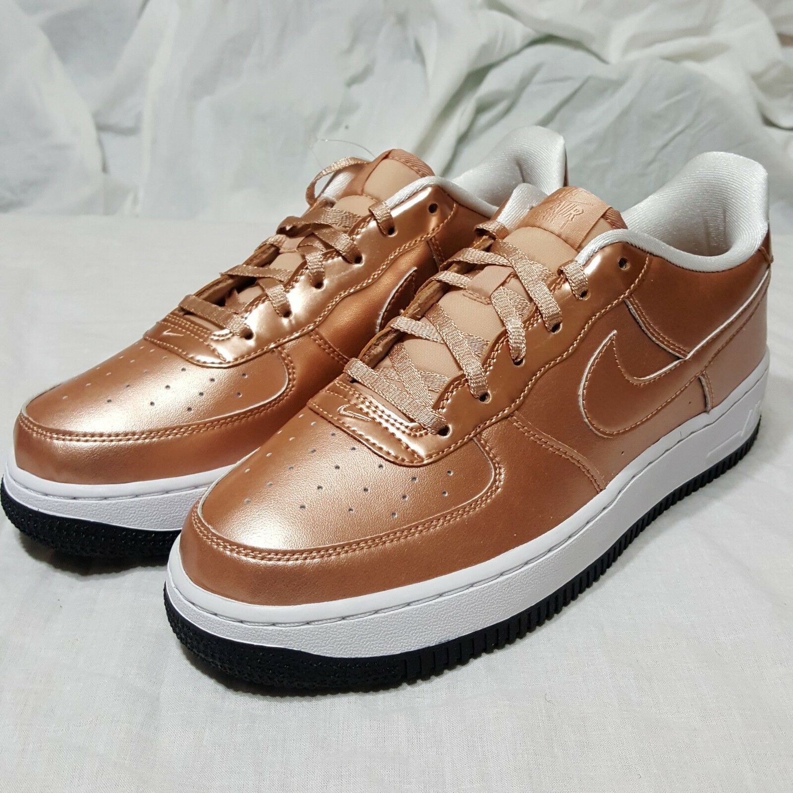 shoes, nike, nike running shoes, runs, new nikes, spectacular colors, unique design, nike runs 