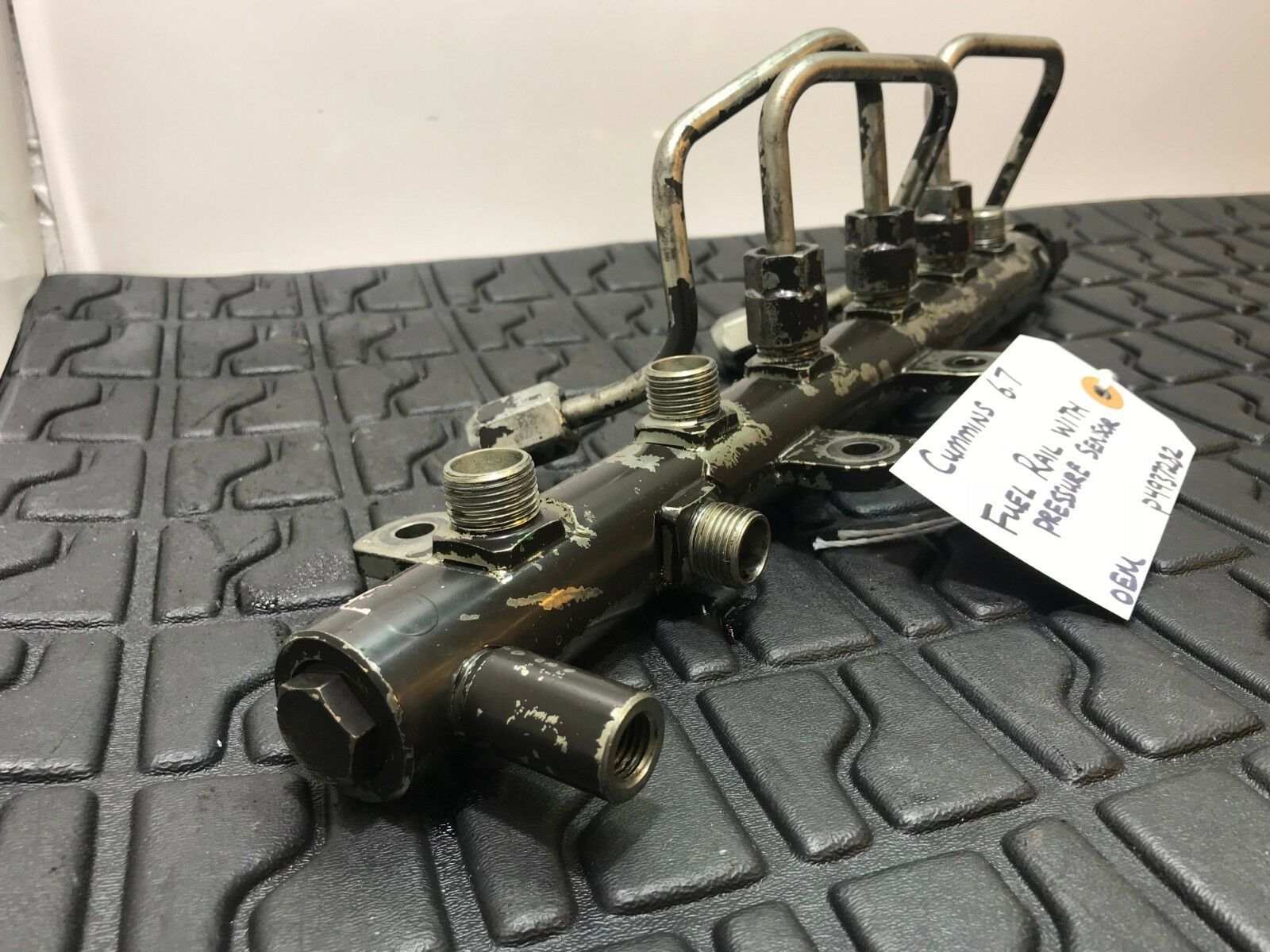 Cummins ISB 6.7 Diesel Engine Fuel Rail + 3 Fuel Lines 4937282 OEM