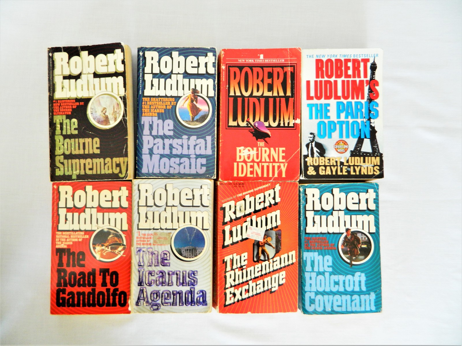 Robert Ludlum – Mystery/Thriller Novels – 20 Paperbacks - Books