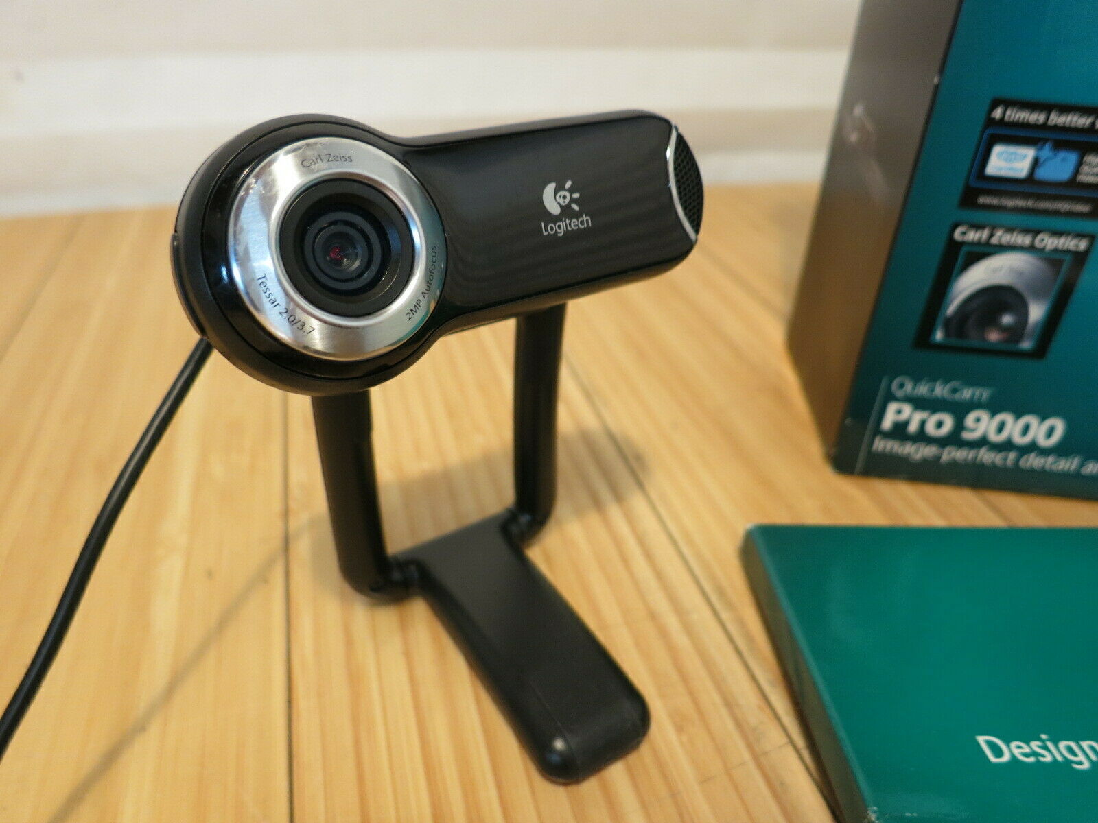 Quickcam Pro 9000 Webcam Carl and 17 items
