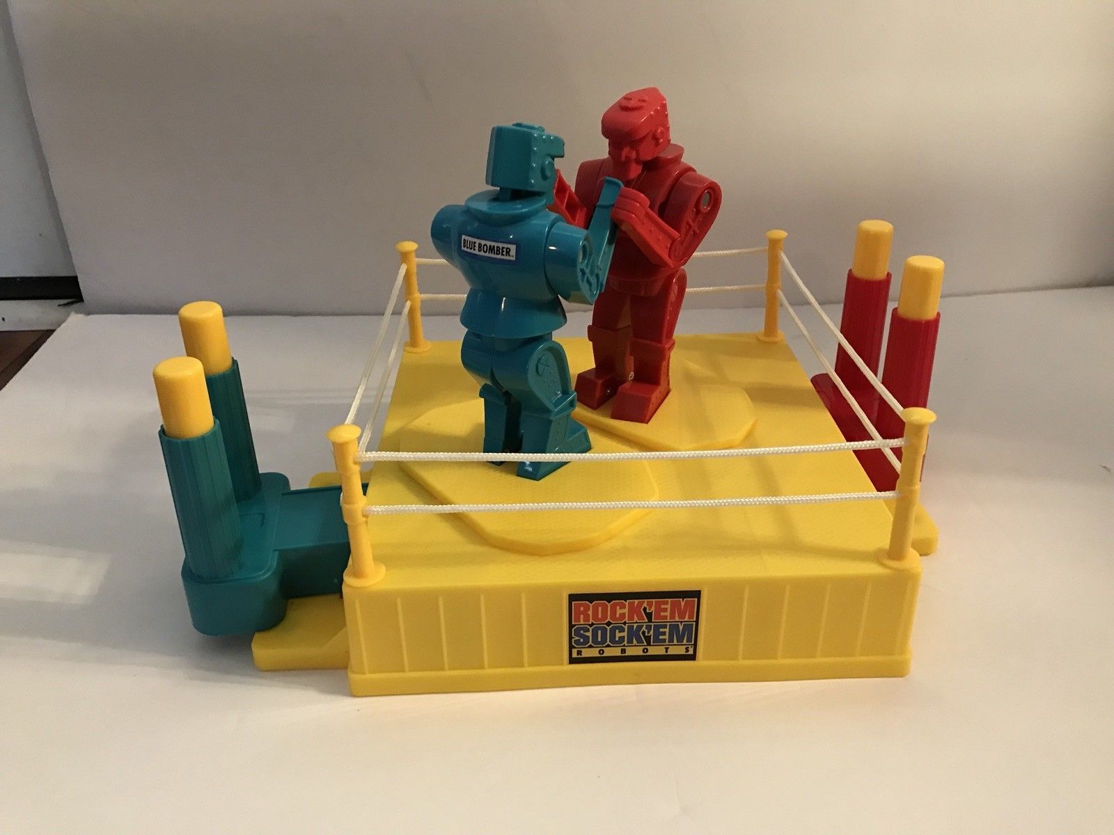 Rock'em Sock'em Robots Boxing Game - 1970-Now