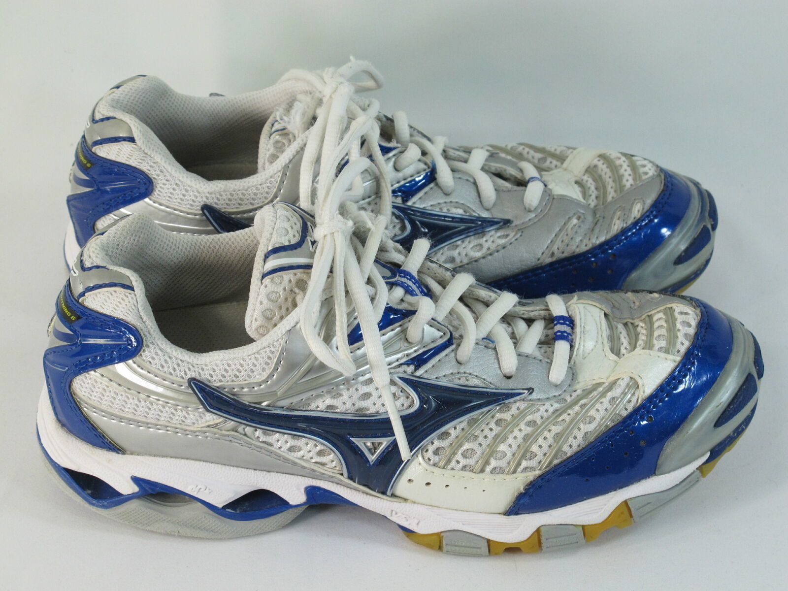 mizuno wave lightning 6