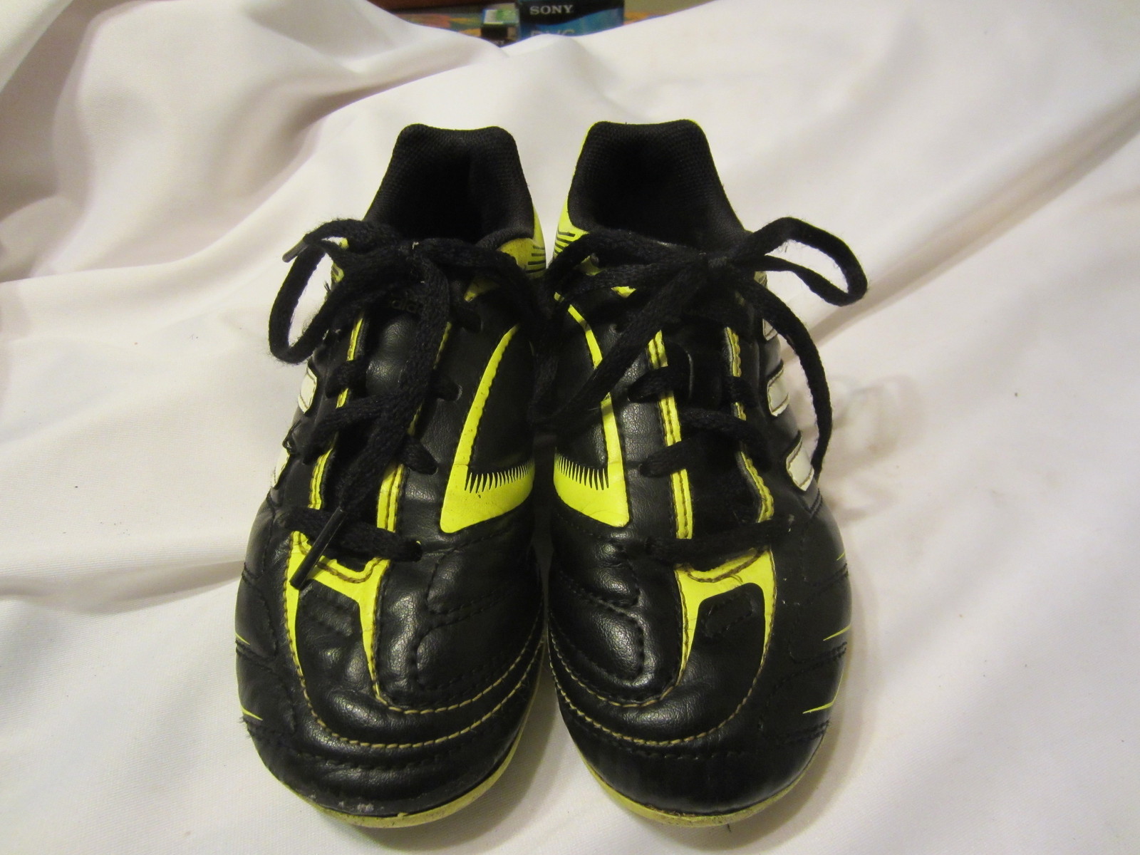 size 13.5 soccer cleats