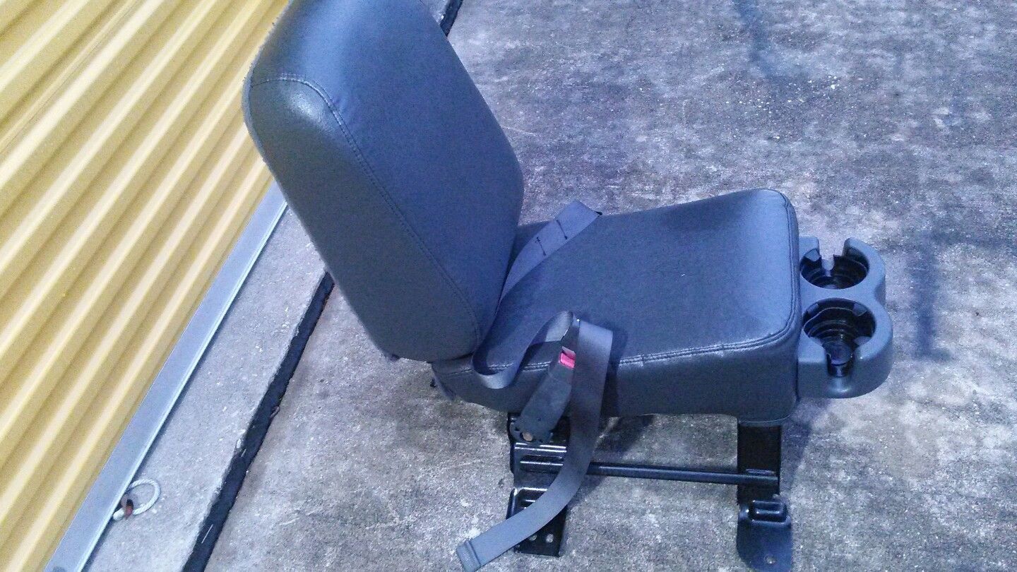07 CHEVY CHEVROLET SILVERADO REGULAR CAB CENTER CONSOLE JUMP SEAT DARK